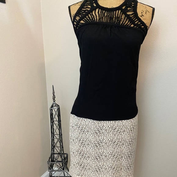 The Limited Sze 8 cream skirt w/bonus top included - Picture 5 of 10